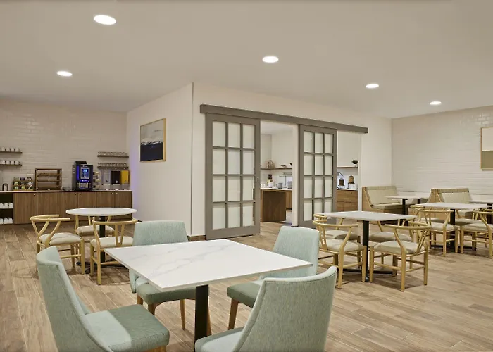 Hotel By Marriott